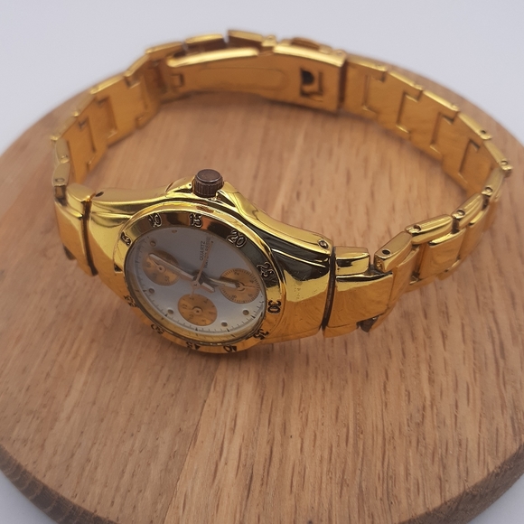 Ladies Quartz Watch